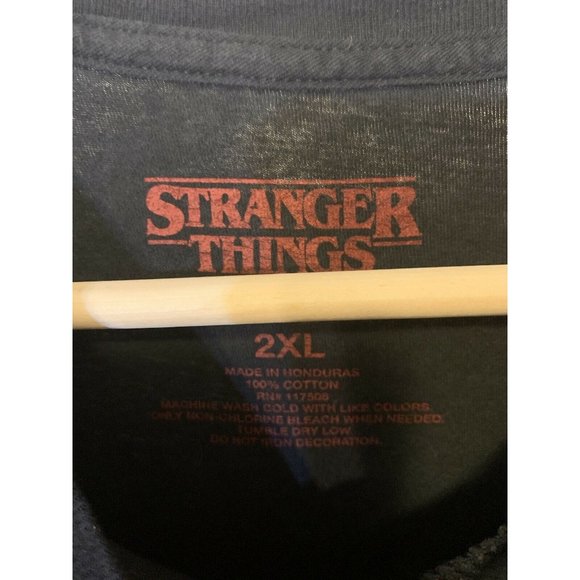 Stranger Things Men’s Sz 2XL Black‎ Red T Shirt - Picture 2 of 7